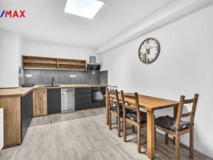 Pronájem bytu 2+1, Hradec Králové - Kukleny, Zelená, 58 m2