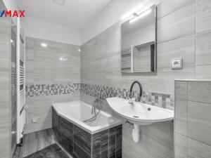 Pronájem bytu 2+1, Hradec Králové - Kukleny, Zelená, 58 m2