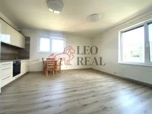 Pronájem bytu 1+kk, Praha - Lipence, Oddechová, 35 m2