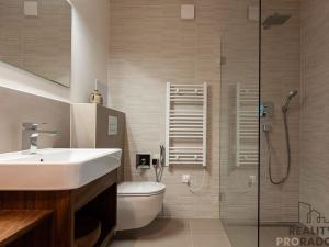 Pronájem bytu 1+kk, Praha - Bubeneč, Čs. armády, 52 m2