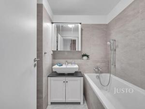 Prodej bytu 2+kk, Praha - Dolní Počernice, U konečné, 61 m2