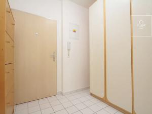 Pronájem bytu 1+kk, Praha - Malešice, Ungarova, 36 m2