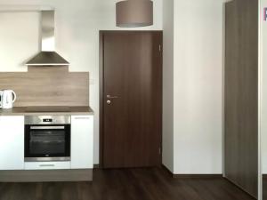 Pronájem bytu 1+kk, Praha - Dolní Měcholupy, Honzíkova, 27 m2