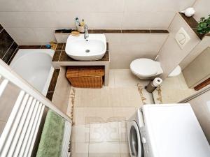 Prodej bytu 2+1, Říčany, nám. Československé armády, 72 m2