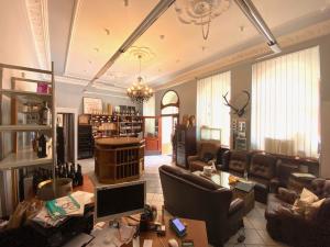 Prodej obchodního prostoru, Karlovy Vary, Mariánskolázeňská, 68 m2