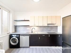 Pronájem bytu 1+kk, Praha - Záběhlice, Topolová, 30 m2