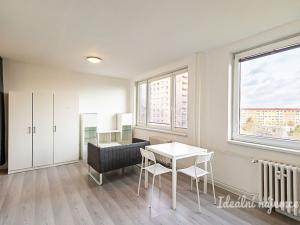 Pronájem bytu 1+kk, Praha - Záběhlice, Topolová, 30 m2