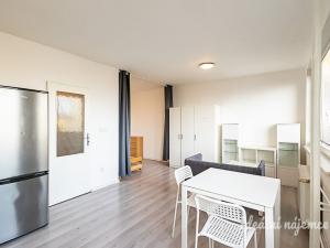 Pronájem bytu 1+kk, Praha - Záběhlice, Topolová, 30 m2