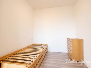 Pronájem bytu 1+kk, Praha - Záběhlice, Topolová, 30 m2