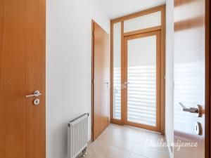 Pronájem bytu 1+kk, Praha - Prosek, Valečovská, 48 m2