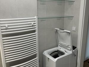 Pronájem bytu 1+kk, Praha - Újezd nad Lesy, Rohožnická, 30 m2