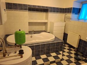 Prodej rodinného domu, Vysoký Újezd, Tyršova náves, 220 m2