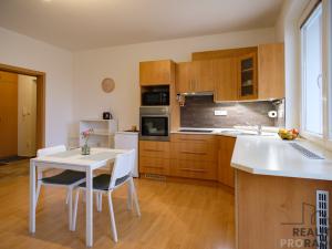 Pronájem bytu 2+kk, Olomouc, Novosadský dvůr, 51 m2