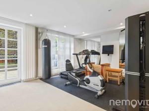 Prodej vily, Praha - Dejvice, V Šáreckém údolí, 459 m2