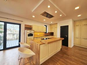 Pronájem rodinného domu, Praha - Hostivař, Herbenova, 243 m2