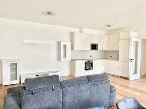 Pronájem bytu 2+kk, Praha - Smíchov, Grafická, 70 m2