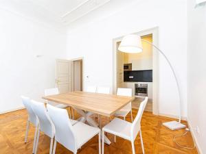 Pronájem bytu 3+1, Praha - Nové Město, Bolzanova, 93 m2