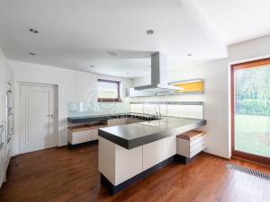 Pronájem vily, Statenice, U Školy, 364 m2