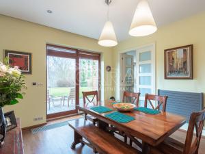 Pronájem vily, Statenice, U Školy, 364 m2