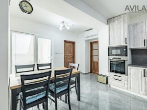 Prodej komerční nemovitosti, Benešov, Masarykovo náměstí, 256 m2