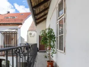 Prodej komerční nemovitosti, Benešov, Masarykovo náměstí, 256 m2