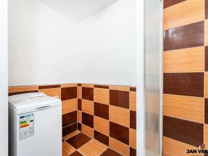 Prodej bytu 3+1, Praha - Horní Počernice, Lhotská, 73 m2