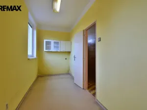 Prodej obchodního prostoru, Týniště nad Orlicí, Nádražní, 64 m2