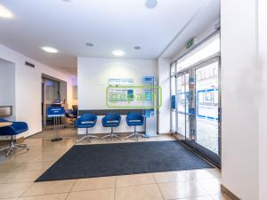 Pronájem obchodního prostoru, Praha - Zbraslav, Zbraslavské náměstí, 147 m2