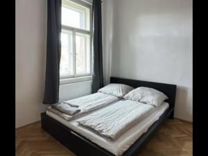 Pronájem bytu 2+kk, Praha - Žižkov, Husinecká, 79 m2