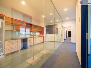 Pronájem kanceláře, České Budějovice - České Budějovice 6, Jeronýmova, 2300 m2