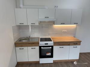 Pronájem bytu 1+kk, Praha - Hlubočepy, Fabiánové, 31 m2