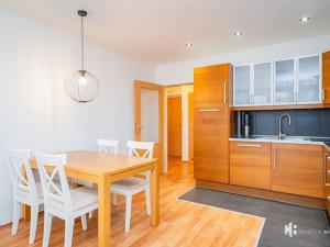 Pronájem bytu 2+kk, Praha - Kbely, Herlíkovická, 52 m2