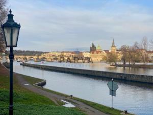 Pronájem bytu 1+kk, Praha - Malá Strana, Všehrdova, 25 m2