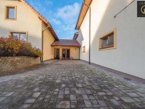 Pronájem kanceláře, Buštěhrad, Náměstí, 576 m2