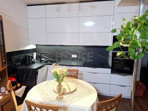 Prodej bytu 2+kk, Praha - Vysočany, Spojovací, 64 m2