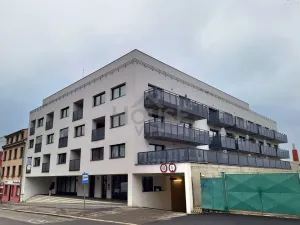 Prodej bytu 2+kk, Praha - Vysočany, Spojovací, 64 m2
