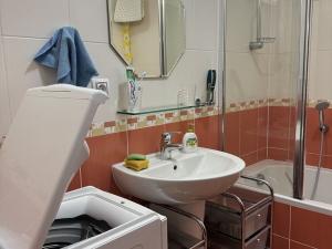 Pronájem bytu 2+kk, Karlovy Vary, Jateční, 49 m2