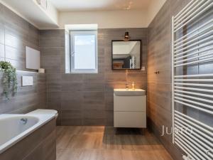 Pronájem bytu 2+kk, Uherské Hradiště, Jabloňová, 56 m2