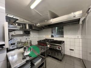 Pronájem restaurace, Praha - Nusle, náměstí Generála Kutlvašra, 300 m2