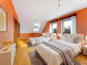 Pronájem rodinného domu, Praha - Křeslice, Pod ovčínem, 300 m2