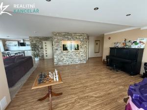 Prodej obchodního prostoru, Mrsklesy, 437 m2