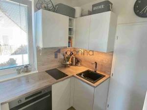 Pronájem bytu 1+kk, Praha, Zbuzanská, 30 m2