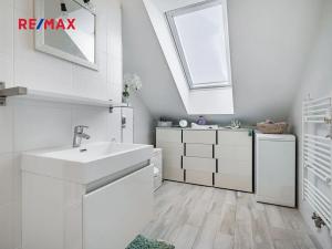 Prodej bytu 1+kk, Tuchoměřice, Ke Kovárně, 53 m2