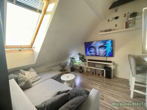 Pronájem bytu 2+kk, Praha - Ruzyně, Zbuzanská, 37 m2