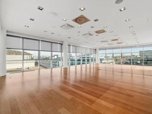 Pronájem kanceláře, Praha - Smíchov, Karla Engliše, 2300 m2