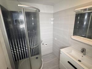 Pronájem bytu 2+1, Liberec - Liberec XXX-Vratislavice nad Nisou, Nad Školou, 51 m2