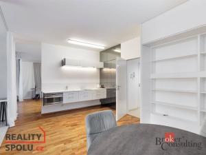 Pronájem bytu 2+kk, Praha - Smíchov, Švédská, 42 m2