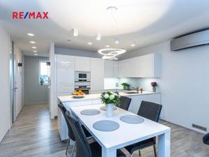 Pronájem bytu 2+kk, Praha - Strašnice, Novostrašnická, 68 m2