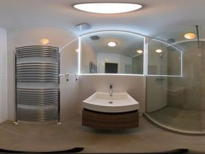 Pronájem bytu 2+kk, Praha - Holešovice, Umělecká, 58 m2