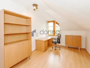 Pronájem rodinného domu, Praha, Nad šejdrem, 252 m2